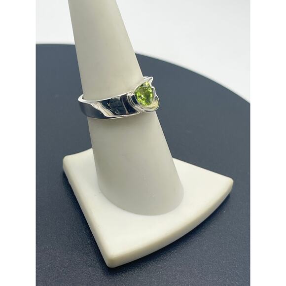 Sterling Silver 925 Trillion Cut Prong Set Peridot Solitaire Modern Ring Sz 7.5 - Picture 2 of 10